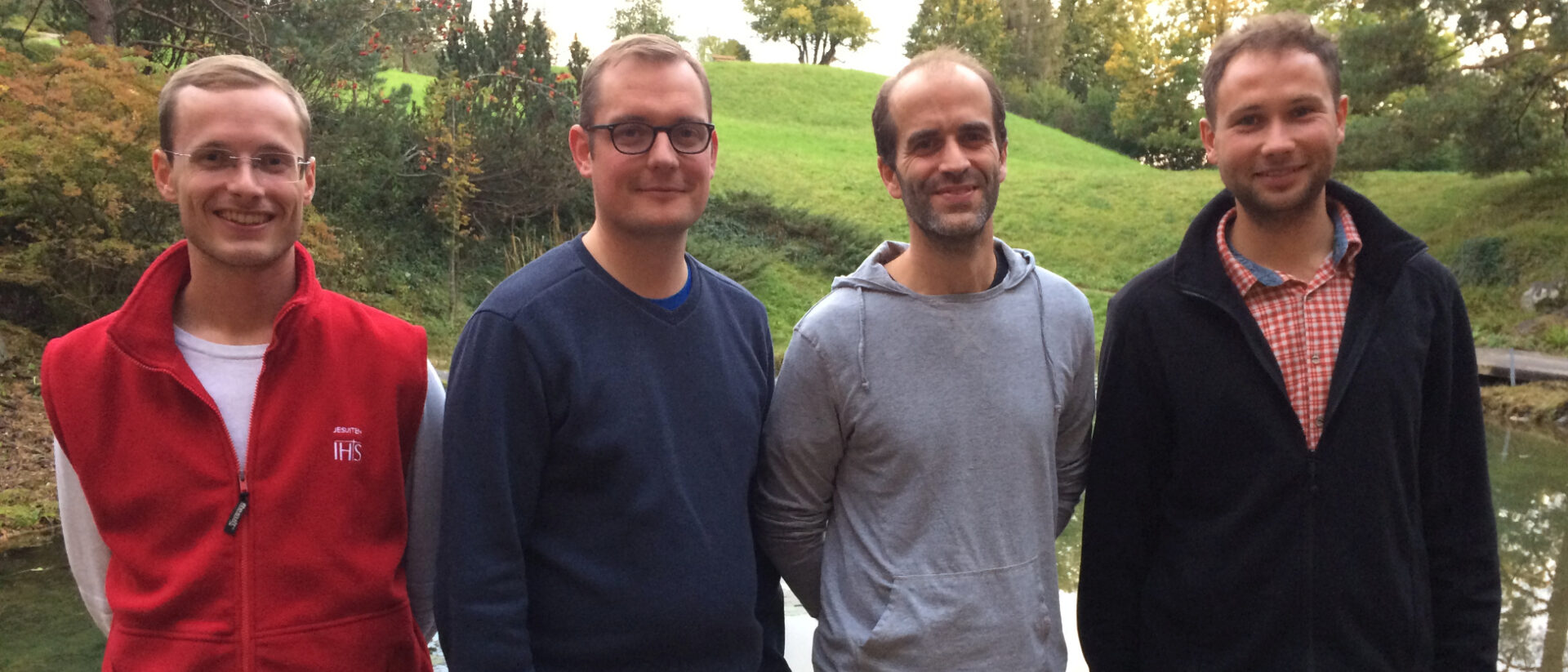 Anlässlich der Weiheexerzitien im Lassalle-Haus Bad Schönbrunn: (v. l. n. r.) Sebastian Ortner (Österreicher), Martin Föhn (Schweizer), Max Heine-Geldern (Österreicher) und Moritz Kuhlmann (Deutscher)