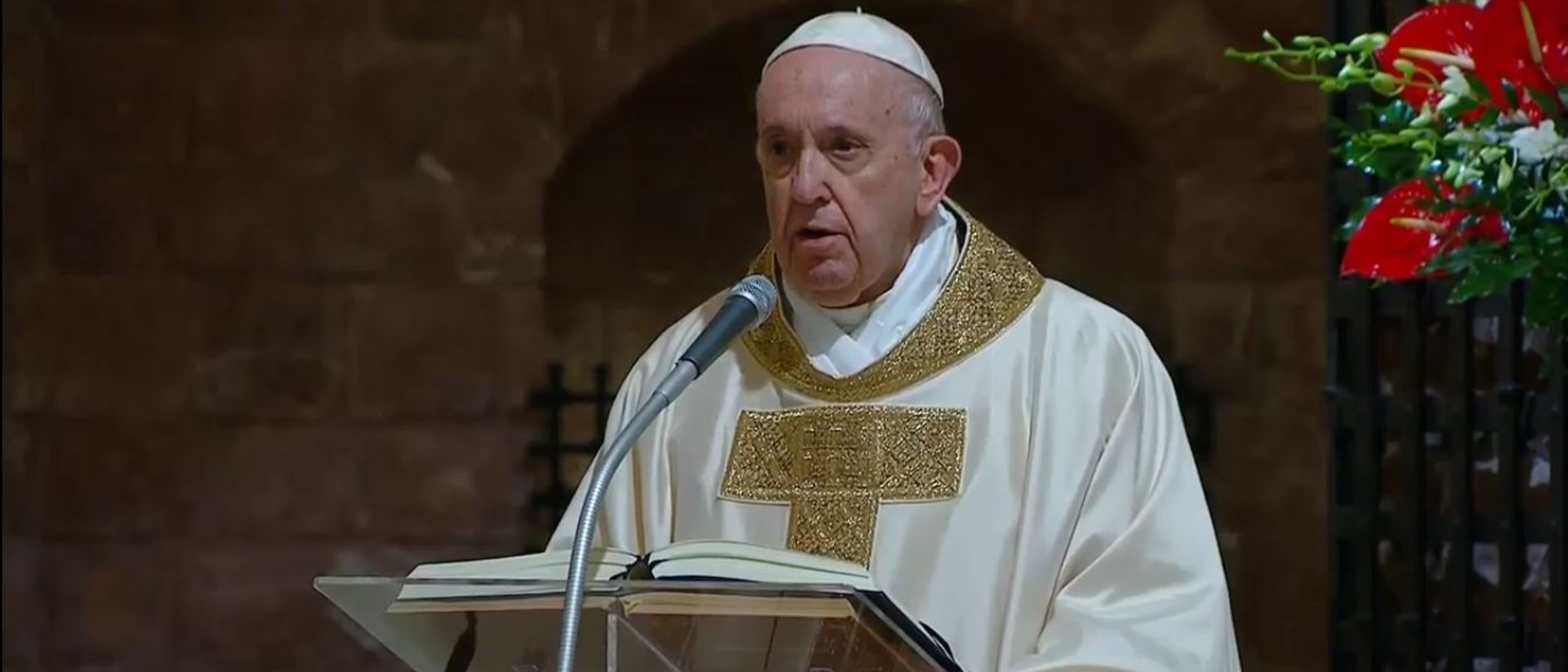 Papst Franziskus feiert Gottesdienst am Grab des Heiligen Franziskus in Assisi. Screenshot der Live-Übertragung vom 3. Oktober 2020