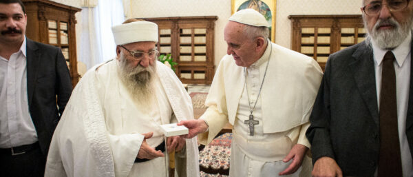 Baba Sheikh traf Papst Franziskus im Januar 2015 im Vatikan. | KNA