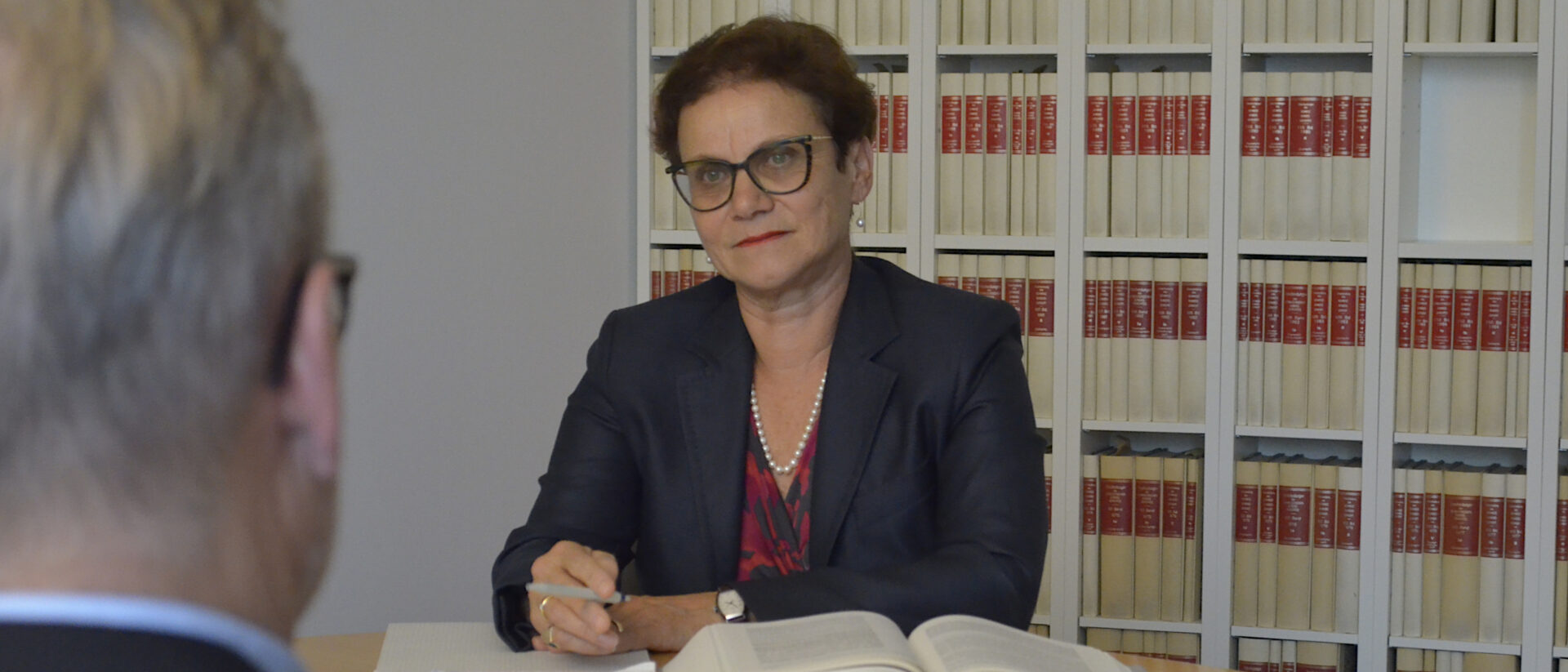 Cristina Schiavi unterstützt als Juristin Menschen, die mit Versicherungen zu kämpfen haben