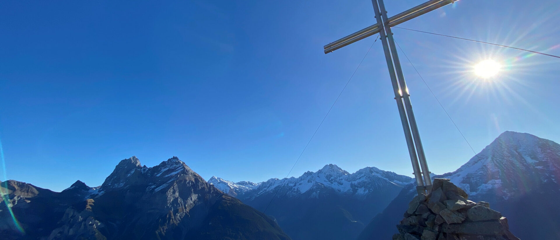 Gipfelkreuz in den Urner Alpen.