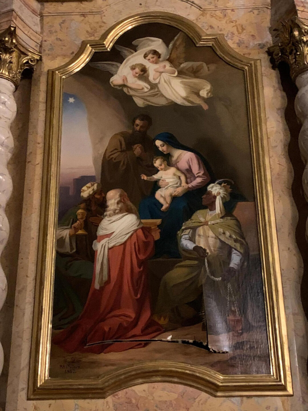 Das Bild in einem Seitenaltar der Kathedrale Freiburg zeigt die Heiligen Dreikönige.
