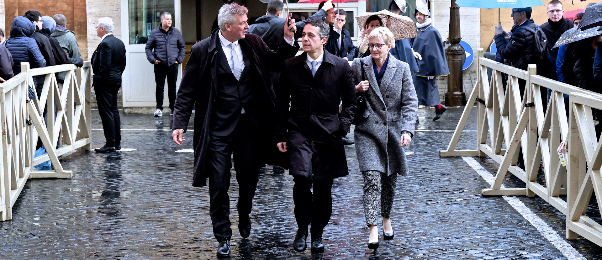 Botschafter Denis Knobel mit Bundesrat Ignazio Cassis und Ehefrau Paola Cassis in Rom (November 2020).