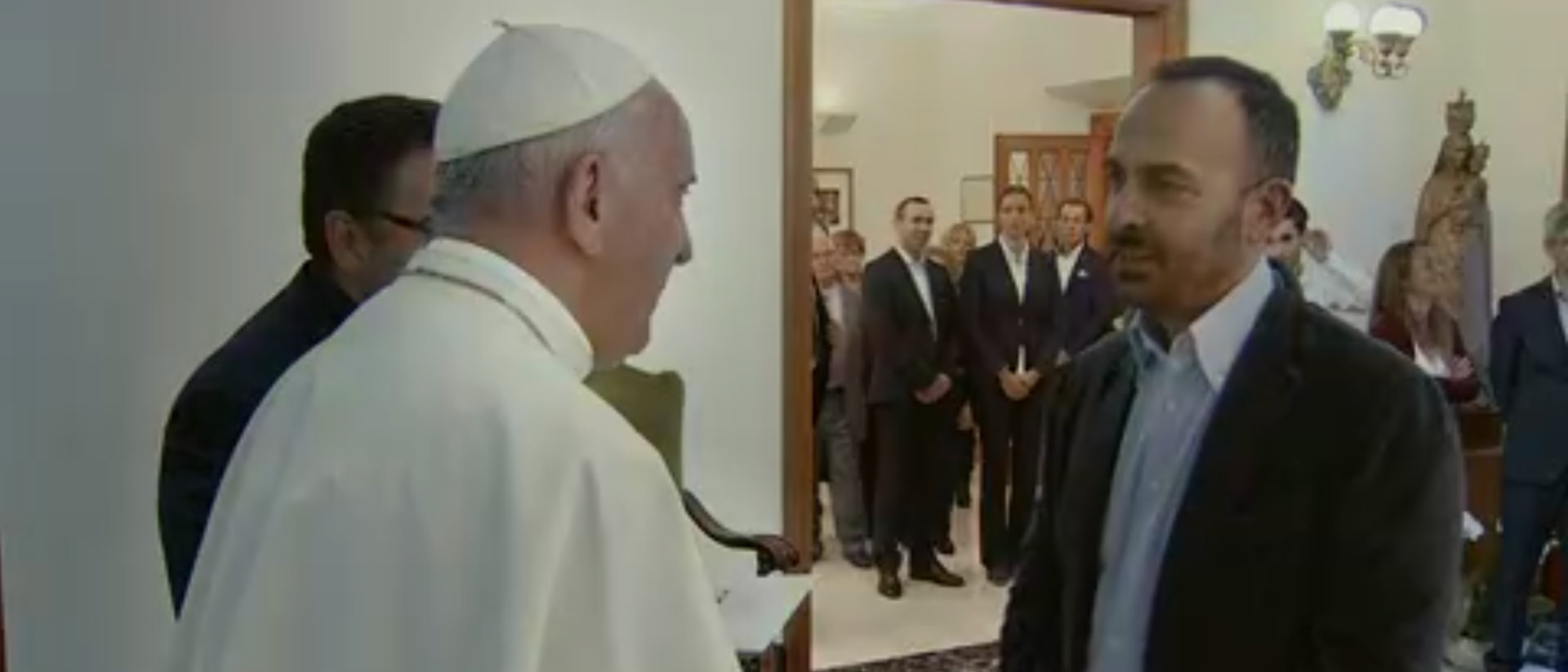 Eine einschneidende Begegnung: Der Vater einer Regenbogenfamilie trifft auf Papst Franziskus.