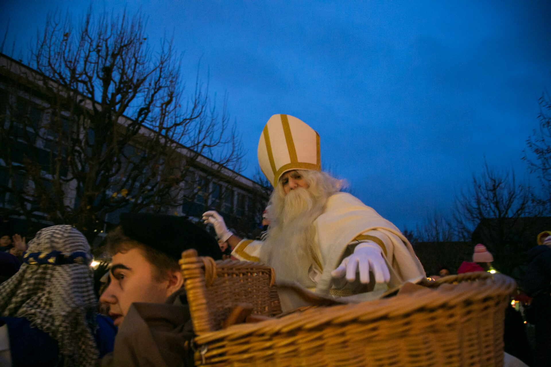 Nikolaus-Umzug in Freiburg. Der Stadtpatron wird gross gefeiert.