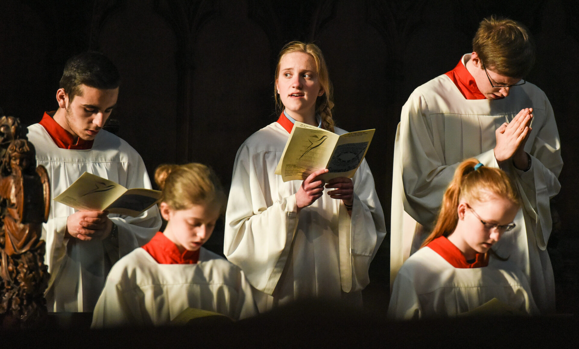 Hier durften sie noch singen: Ministranten während eines Gottesdienstes.