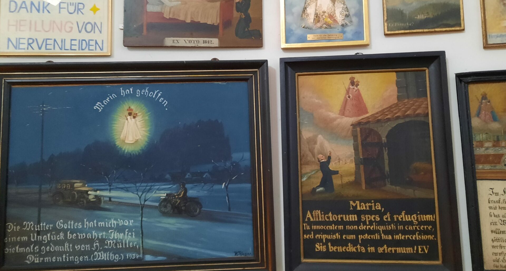 Votivbilder im Kloster Einsiedeln