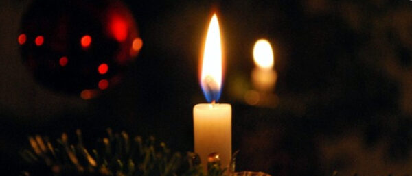 Kerze am Christbaum. | Barbara Ludwig