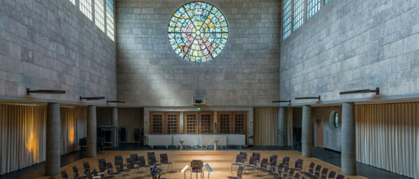 Der Kirchensaal der Kirche St. Josef in Luzern wird heute multifunktional für Konzerte, Kongresse und Bankette genutzt.