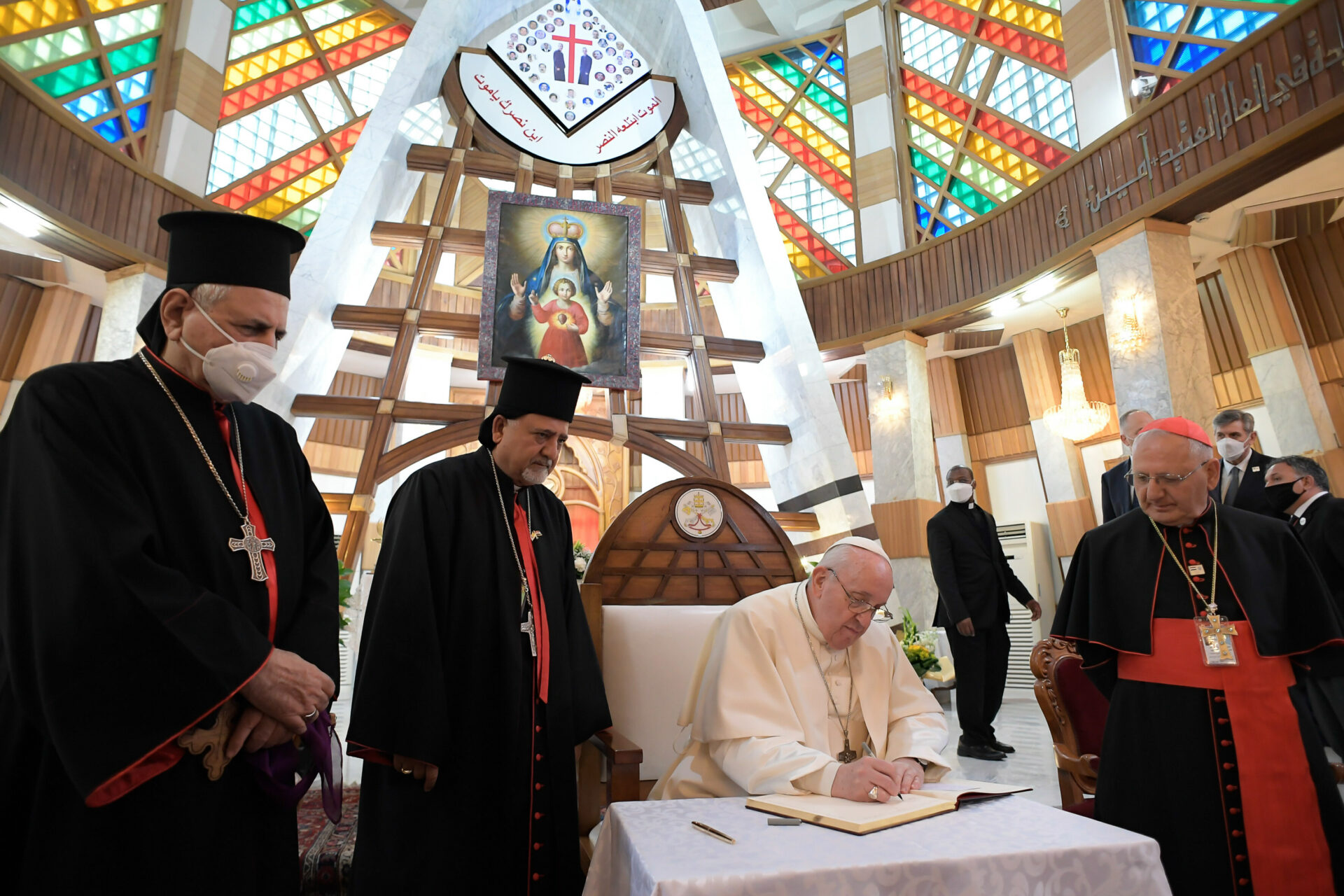 Papst Franziskus mit Louis Raphael I. Sako (r.), Patriarch von Babylon und Oberhaupt der chaldäisch-katholischen Kirche.