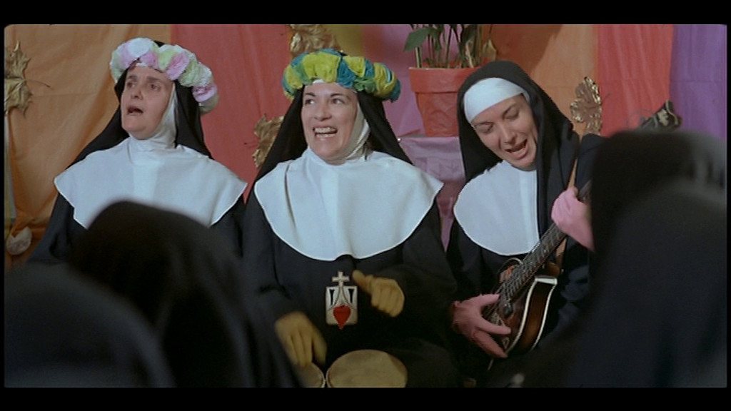 Zum Namenstag der Oberin wird im «Kloster zum heiligen Wahnsinn» gefeiert und musiziert. Screenshot