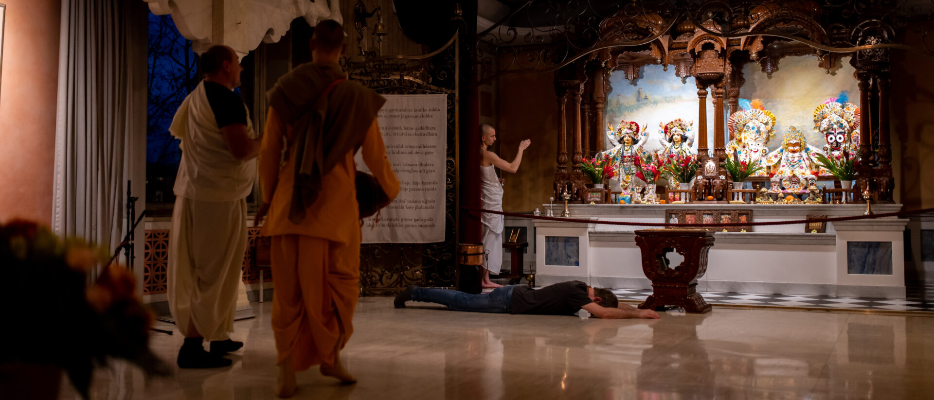 Im Moment leben 14 Bewohner im Tempel.