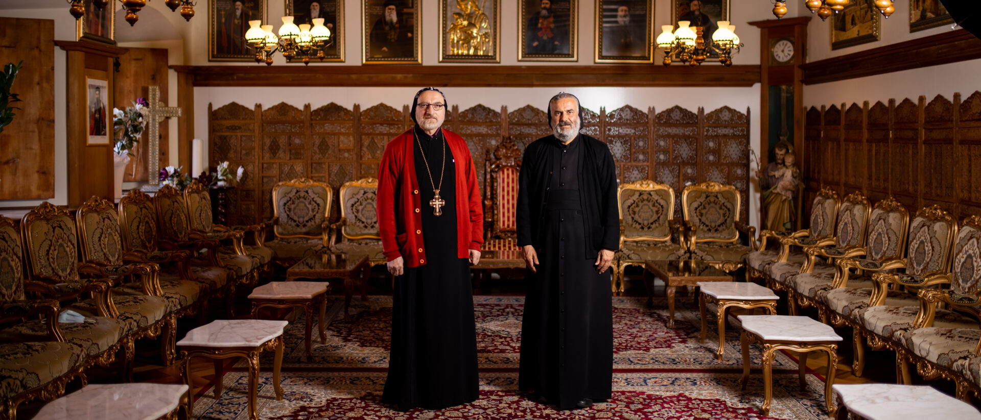 Syrisch-orthodoxe Kirche: Erzbischof Mor Dionysios Yeshue (links) und Mönchspriester Lahdo Hanna (rechts)