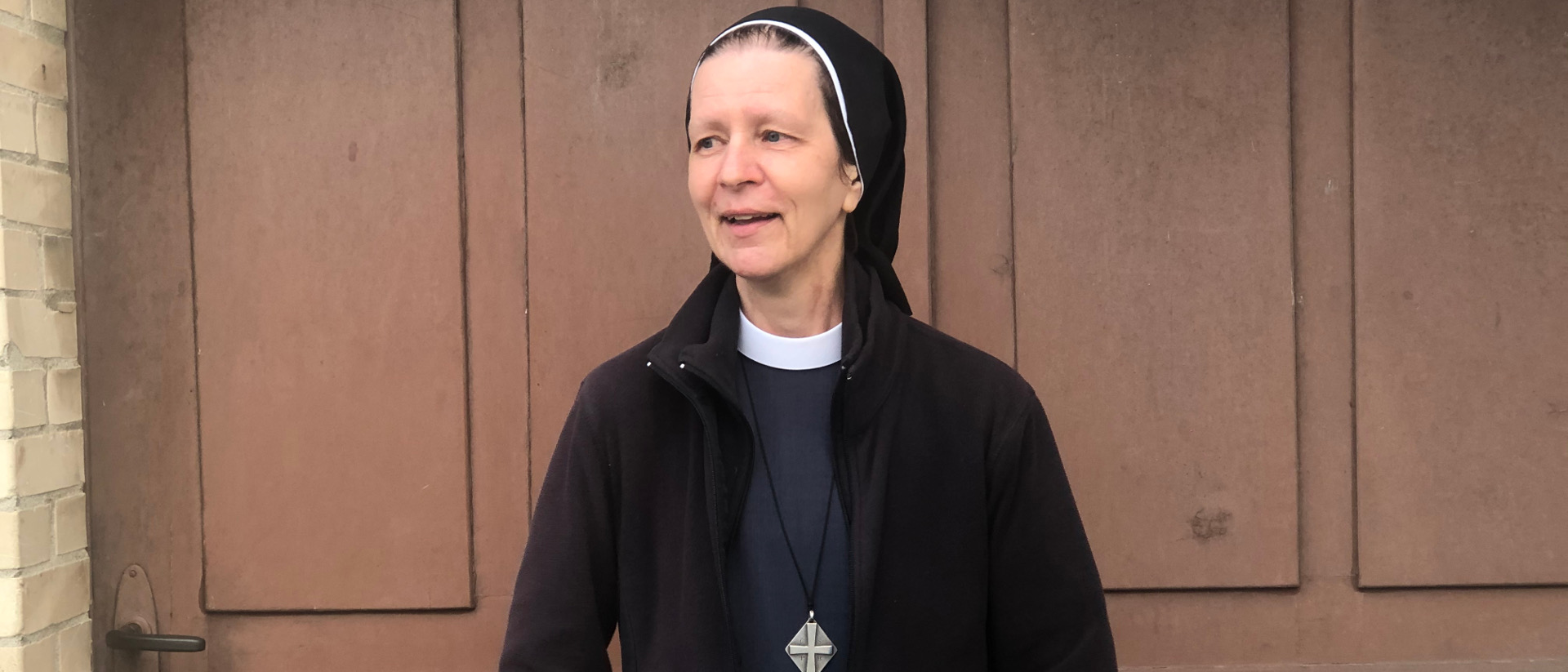 Schwester Mattia Fähndrich im Klostergarten
