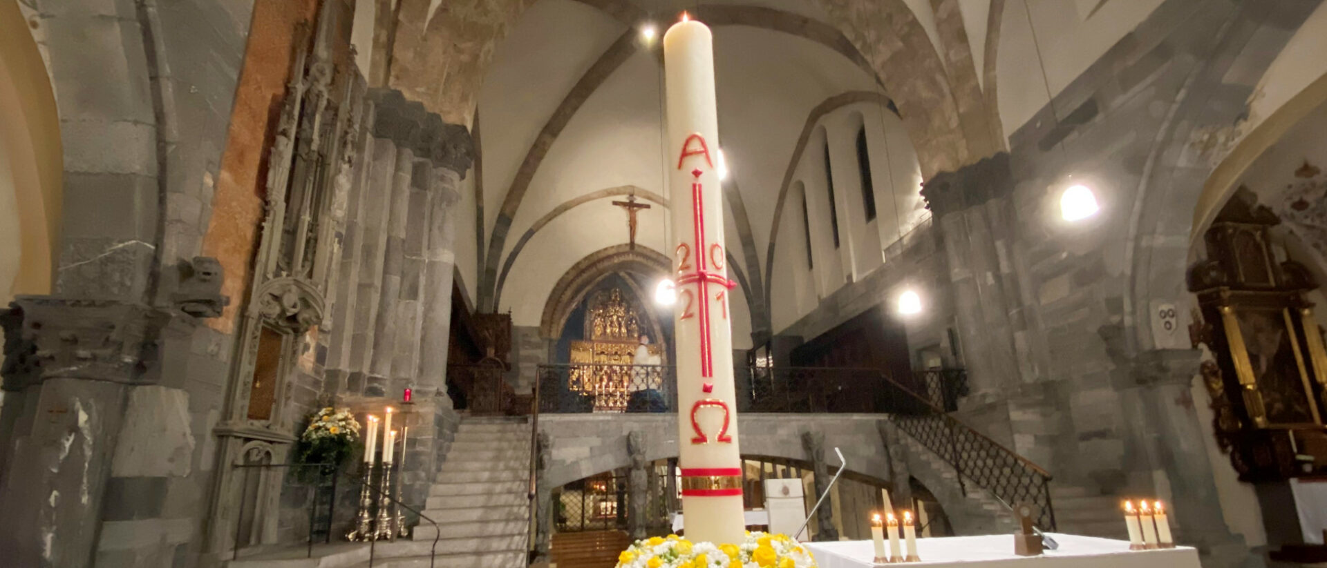 Die Osterkerze in der Churer Kathedrale.