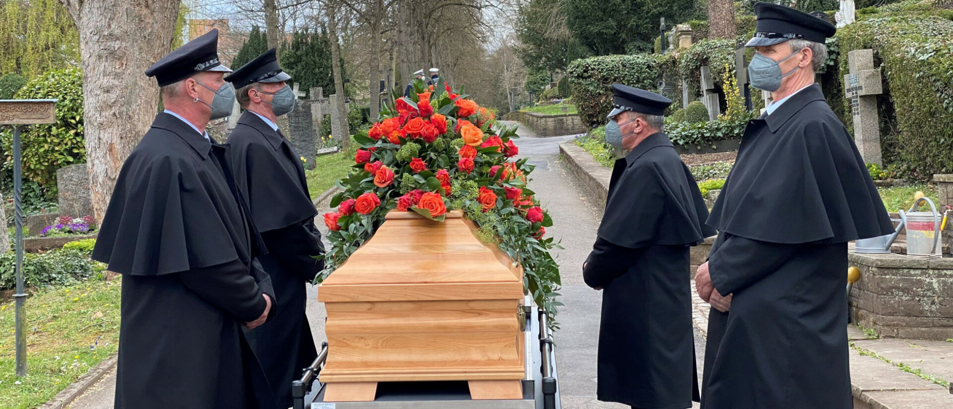Hans Küngs letzte Reise auf dem Friedhof in Tübingen.