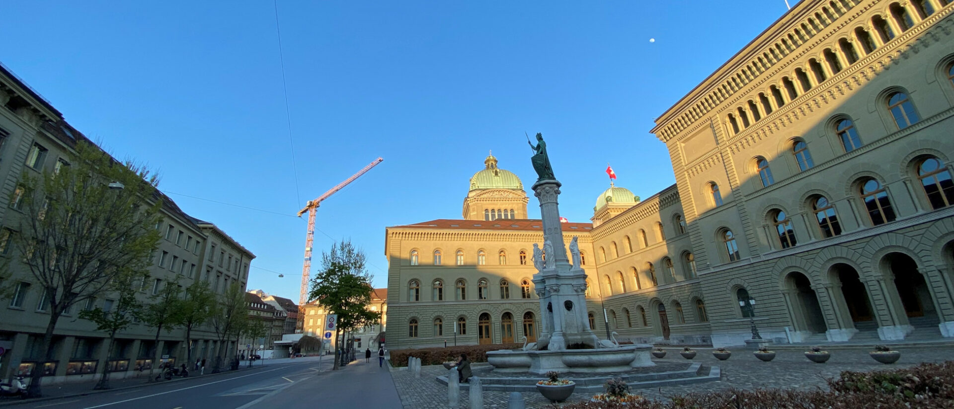 Bundesbern mit Licht und Schatten.