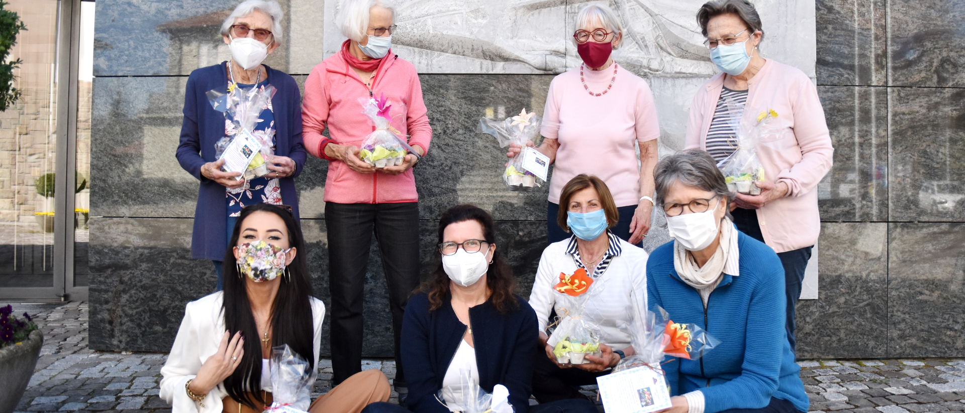Sant'Egidio in Küsnacht: Die Frauen mit fertigen Osternestchen