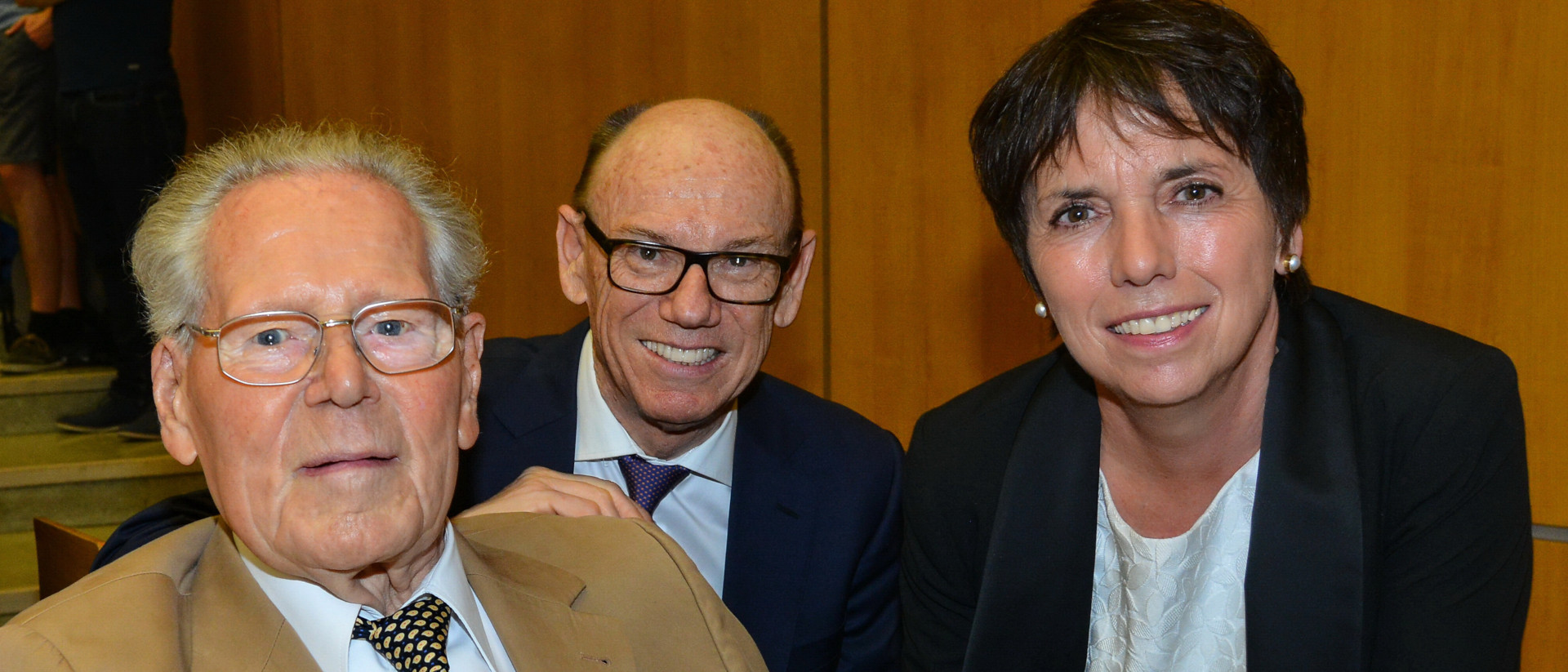 Hans Küng (l.) und die evangelisch-lutherische Theologin Margot Kässmann sowie Eberhard Stilz, Präsident der Stiftung Weltethos, 20. April 2018.
