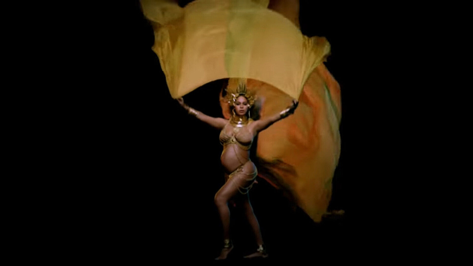 Fruchtbarkeitsgöttin Oshun. Beyoncé an der Grammy Live-Performance 2017. Screenshot