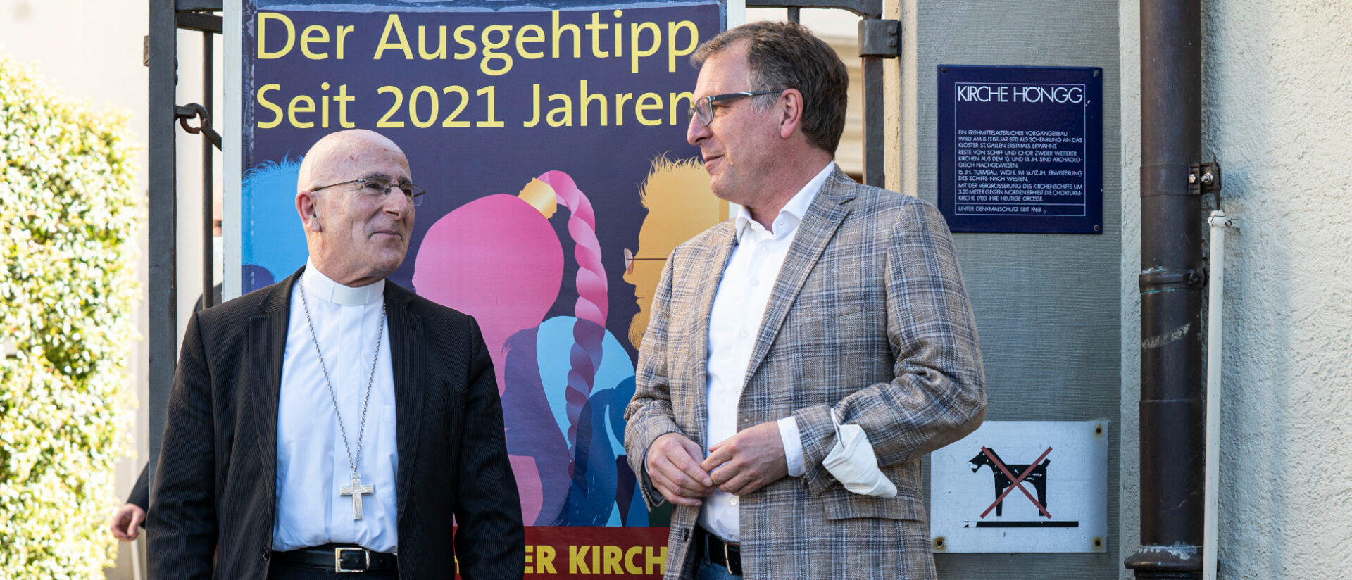 Ökumene: Bischof Joseph Bonnemain und Michel Müller eröffnen 2021 an der Kirche in Hönng die Lange Nacht der Kirchen.