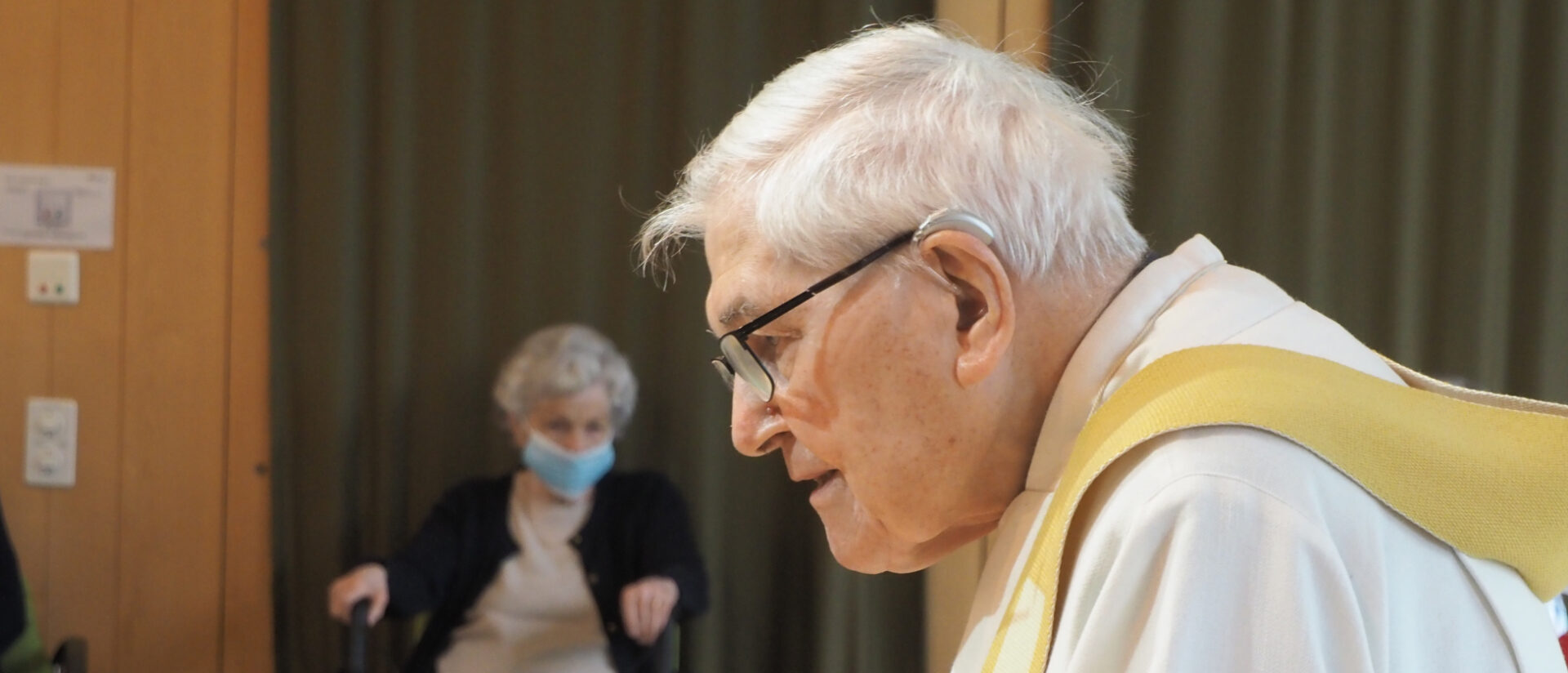 Der Jesuit Eugen Frei leitete den Gottesdienst im Altersheim Wesemlin in Riehen.