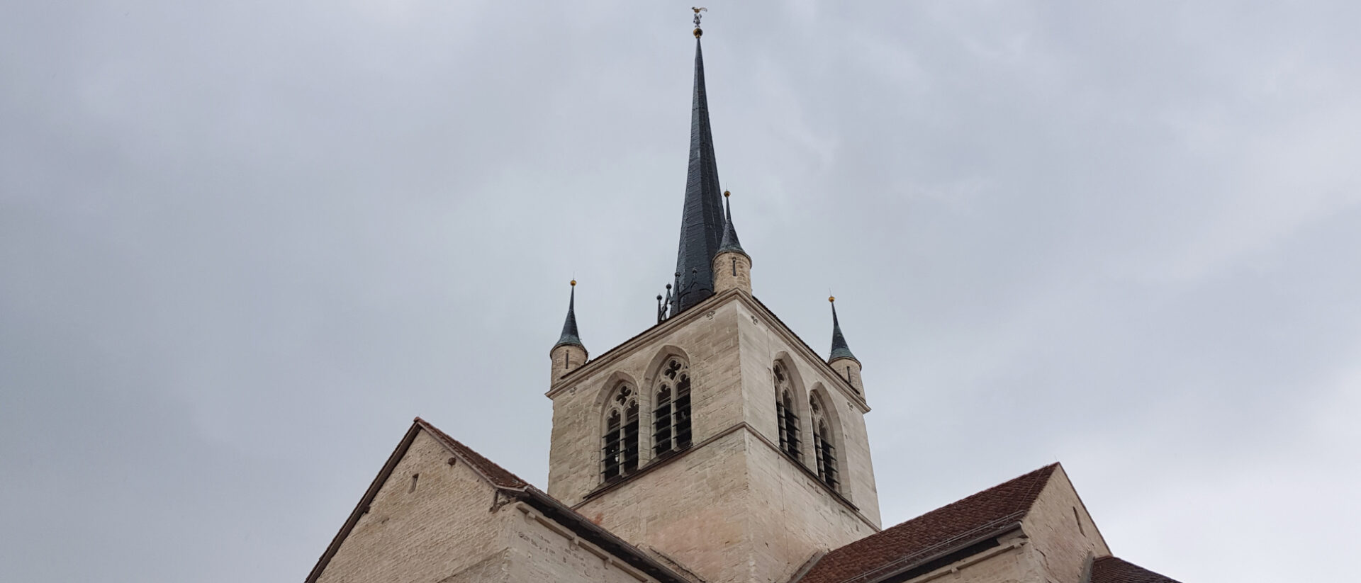 Ab dem 11. Jahrhundert begann der Bau der grössten romanischen Kirche der Schweiz.