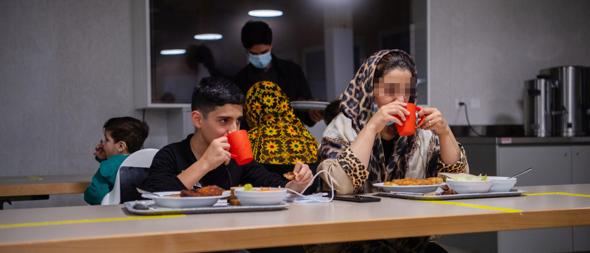 Während 15 Stunden verzichten gläubige Muslime auf Essen und Trinken.