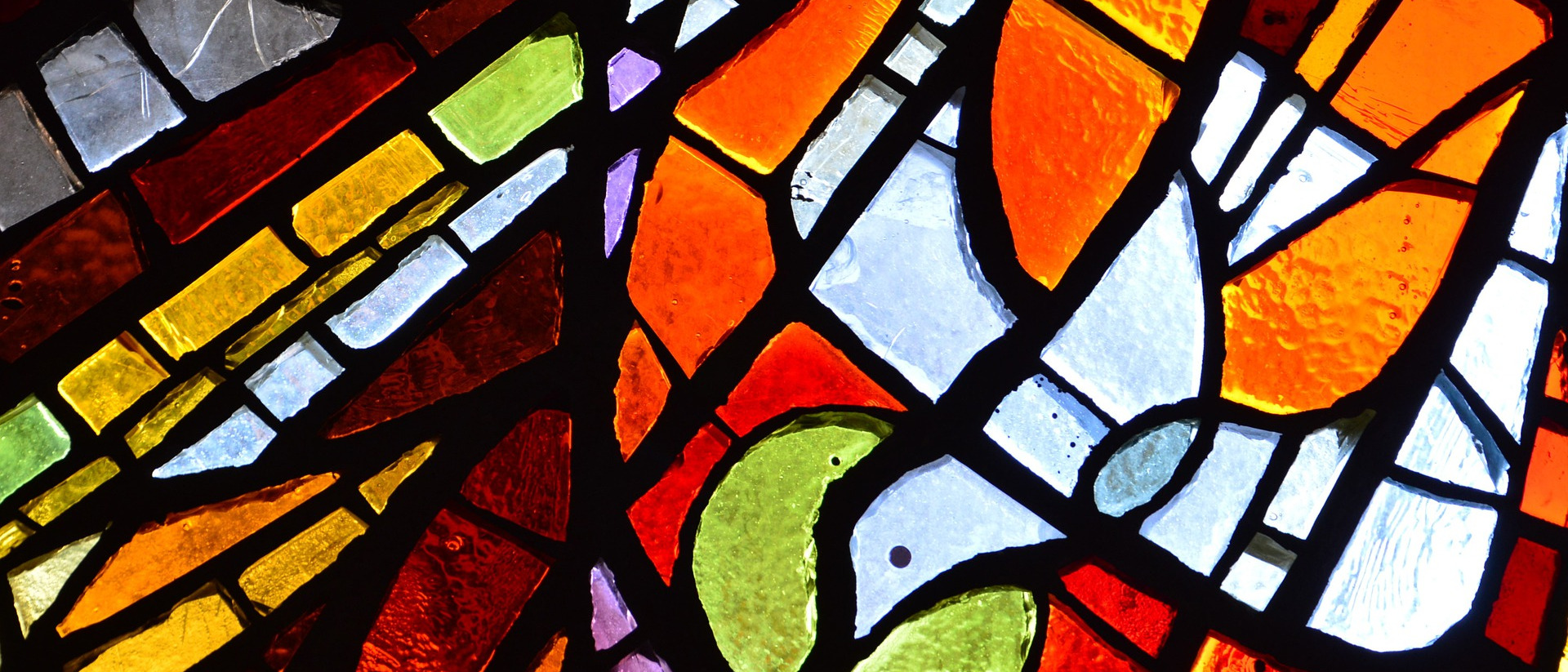 Glasfenster mit Taube, Darstellung des Heiligen Geistes