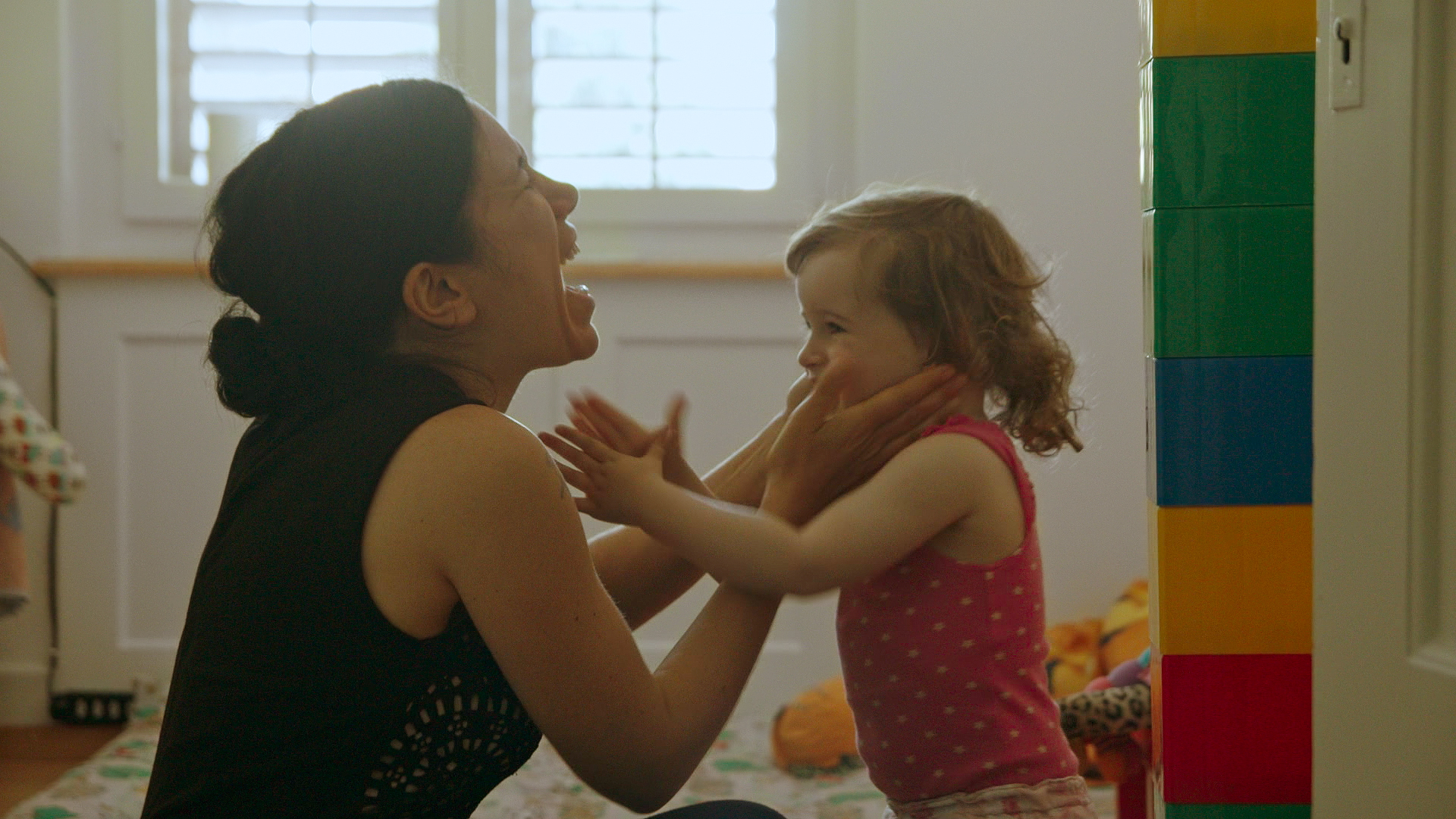 Marina Belebrovaja und ihre Tochter Nelly. Filmbild aus «Menschenskind!»
