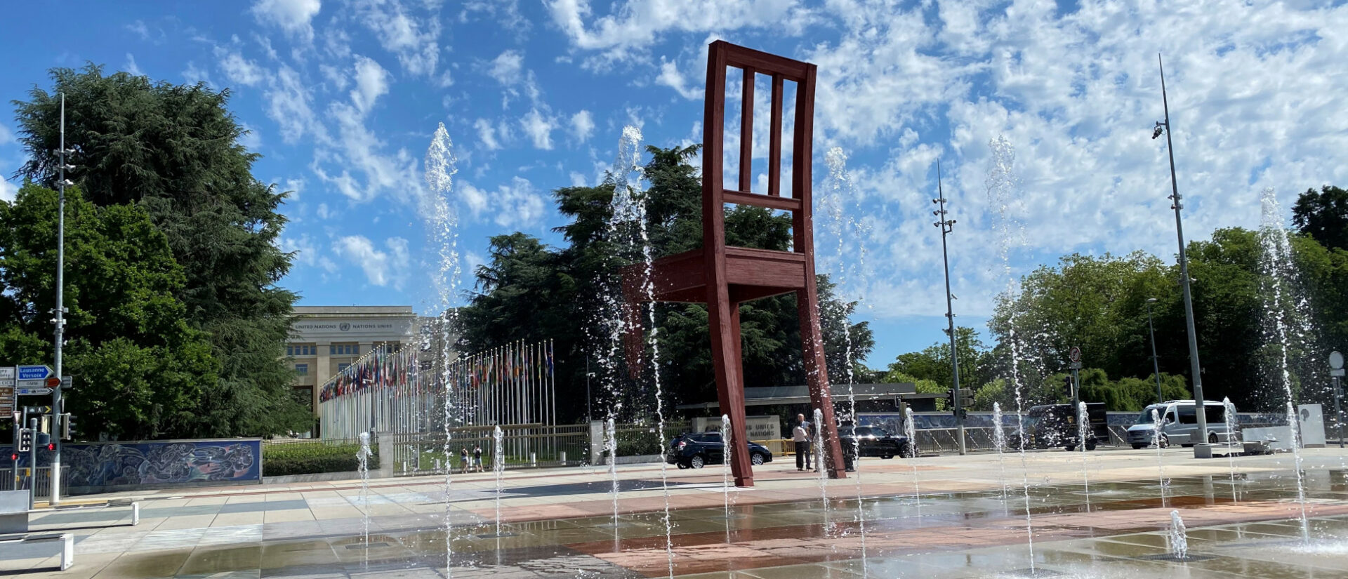Die Place des Nations samt Palais des Nations im Hintergrund