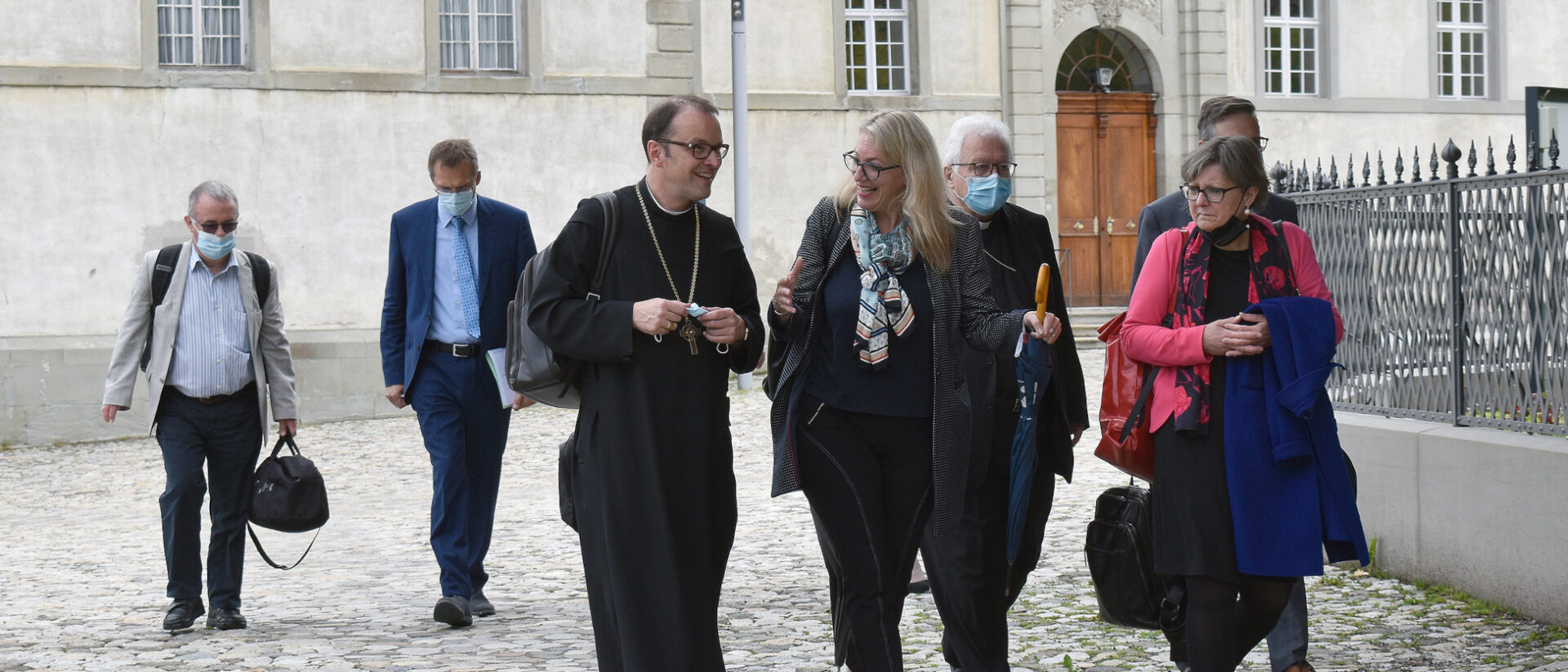 Treffen von Bischöfen und RKZ-Vertretern: Abt Urban Federer (Mitte) mit Franziska Driessen-Reding, Bischof Markus Büchel und Renata Asal-Steger. Roland Loos ist links im Bild.