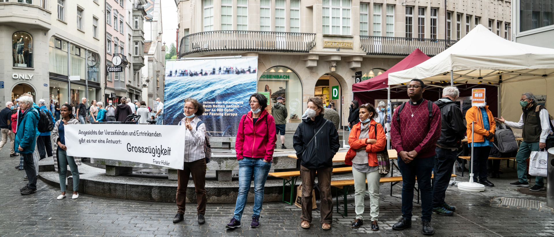 Schweigen für geflüchtete Menschen, "Cercle de Silence" auf dem St. Galler Bärenplatz: