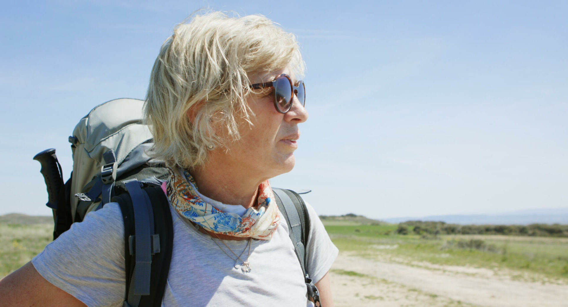 Julie Zarifeh auf dem Camino. Filmbild «Camino Skies»