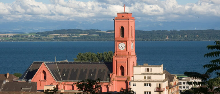 "Rote Kirche" in Neuenburg: Basilika Notre-Dame de l'Assomption. | Ikiwaner/Wikimedia/CC BY-SA 3.0