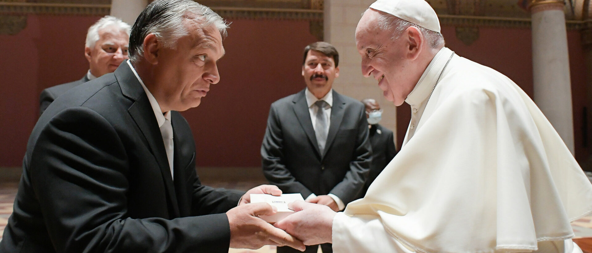 Machen gute Miene: Papst Franziskus und Viktor Orban.