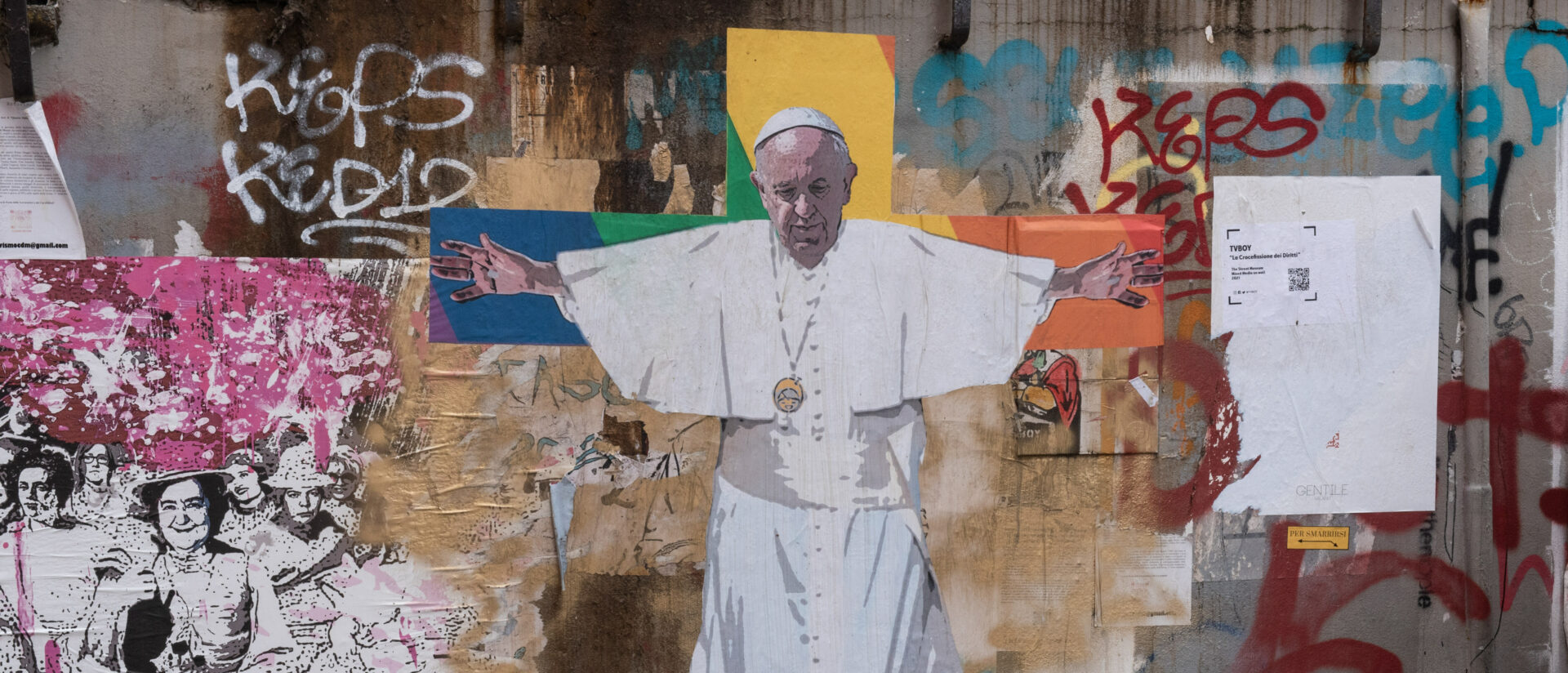 Graffito des Street-Art-Künstlers TVBOY mit einem gekreuzigten Papst Franziskus in Mailand.