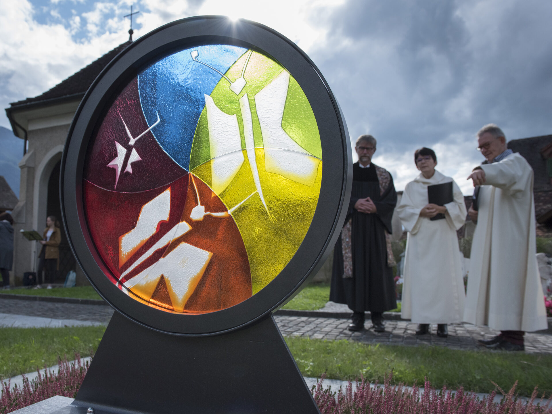 Besonders schön, wenn die Sonne durchs Glas scheint: Die Skulptur hat Künstlerin Benedikta Mauchle geschaffen.