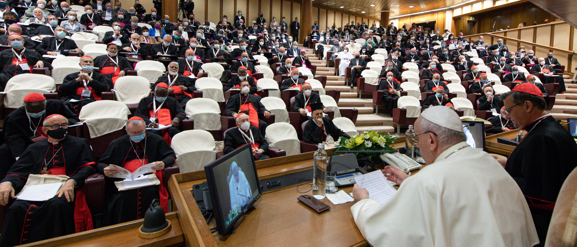 Papst Franziskus eröffnet die Weltsynode am 9. Oktober 2021 im Vatikan.