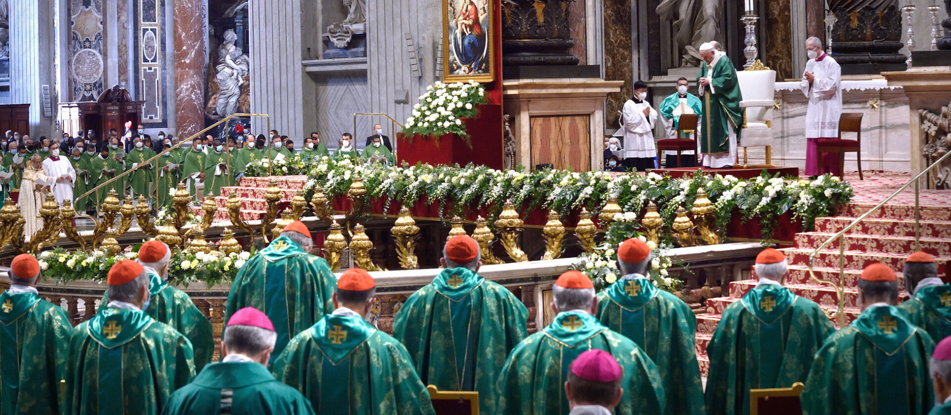 Papst Franziskus eröffnet im Oktober 2021 die Weltsynode im Petersdom.