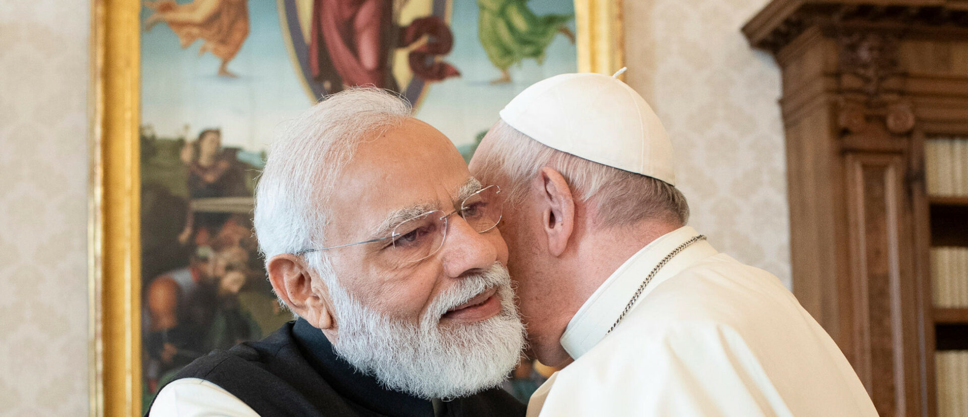 Narendra Modi, Premierminister von Indien, und Papst Franziskus am 30. Oktober 2021 im Vatikan.