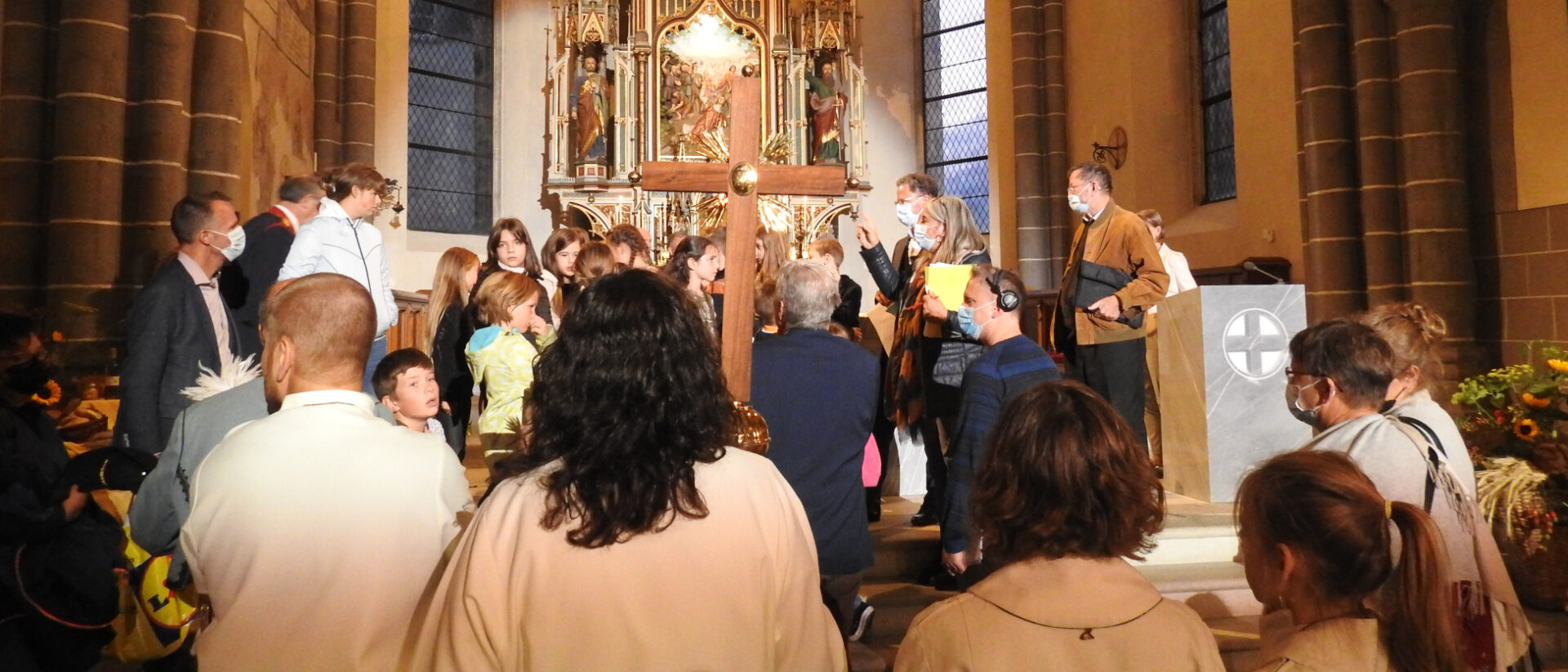 Nachbesprechung im Altarraum.