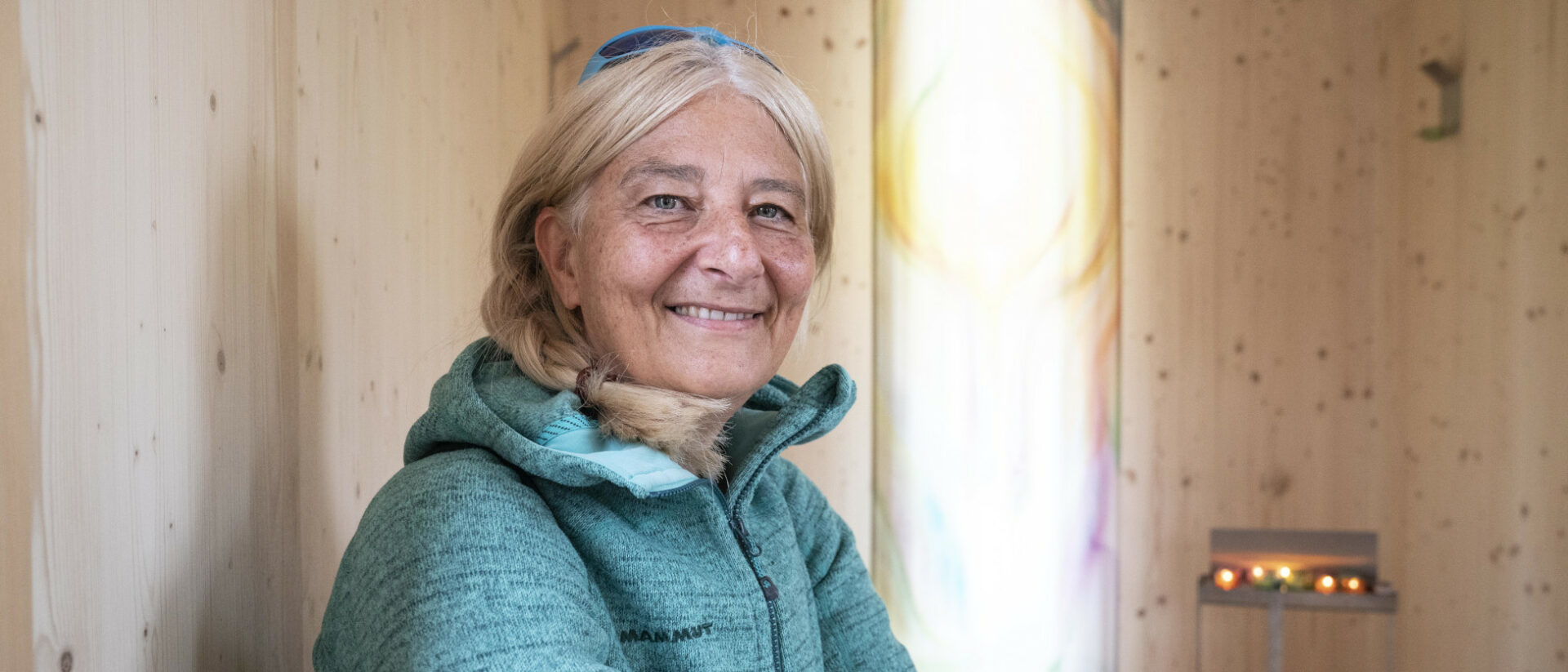 Nadine Katriner in der Kapelle