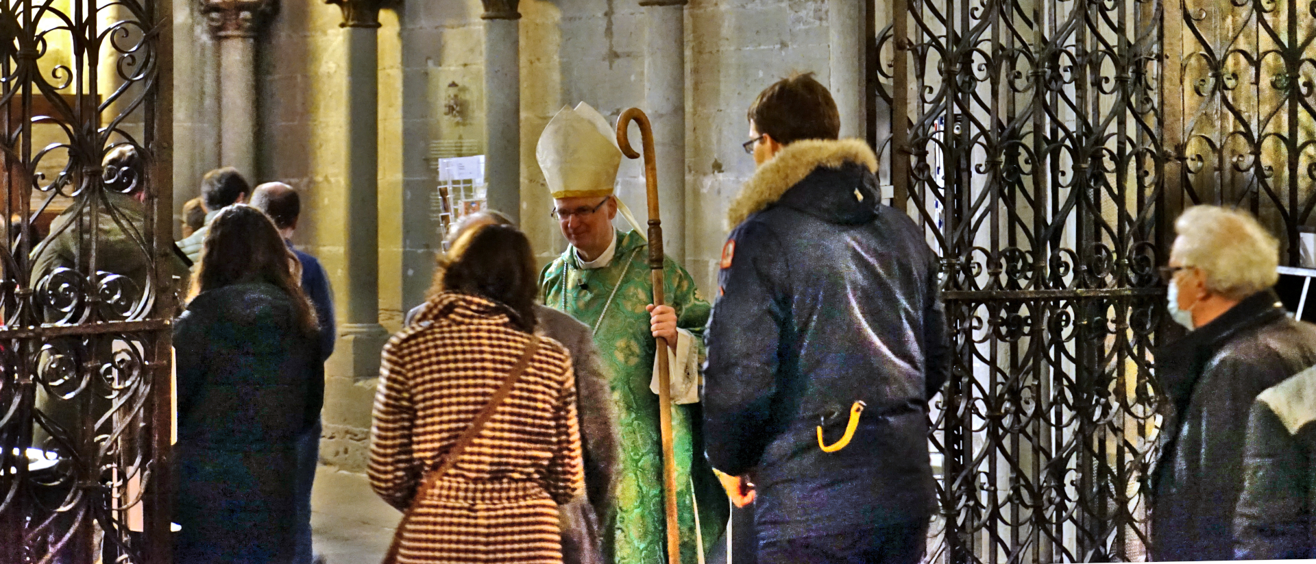 Bischof Morerod verabschiedet sich in der Kathedrale Freiburg von den Gläubigen | © Georges Scherrer