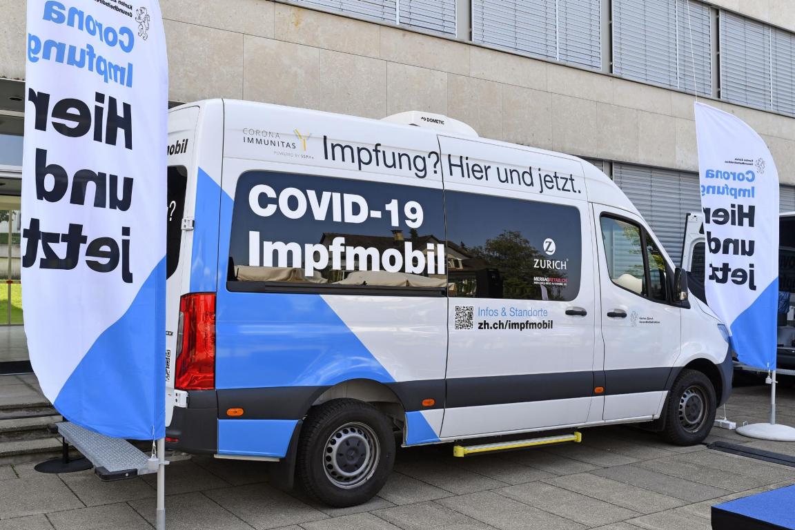 COVID-19 Impfmobil des Kantons Zürich .
