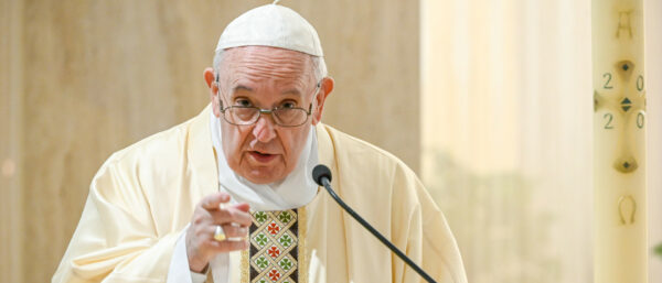 Papst Franziskus bei einem Gottesdienst | © KNA
