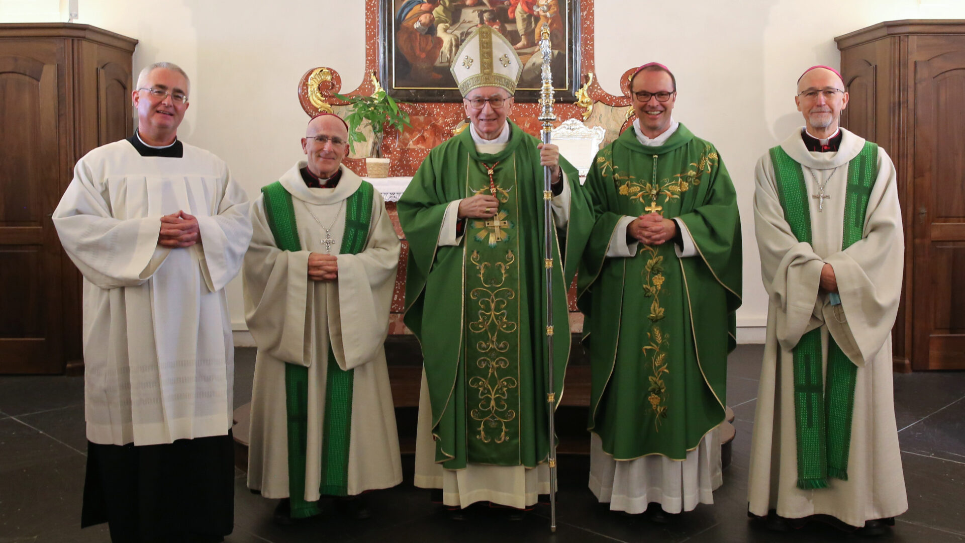 Von links: Bruder Alexander Schlachter, Bischof Joseph Bonnemain, Kardinal Pietro Parolin, Abt Urban Federer, Erzbischof Martin Krebs (Nuntius).