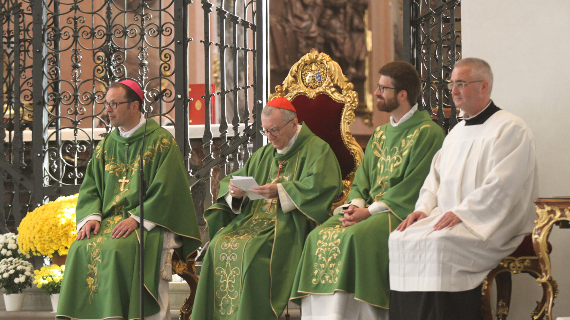 Von links Abt Urban Federer, Kardinal Pietro Parolin, Pater Philipp Steiner und Bruder Alexander Schlachter.
