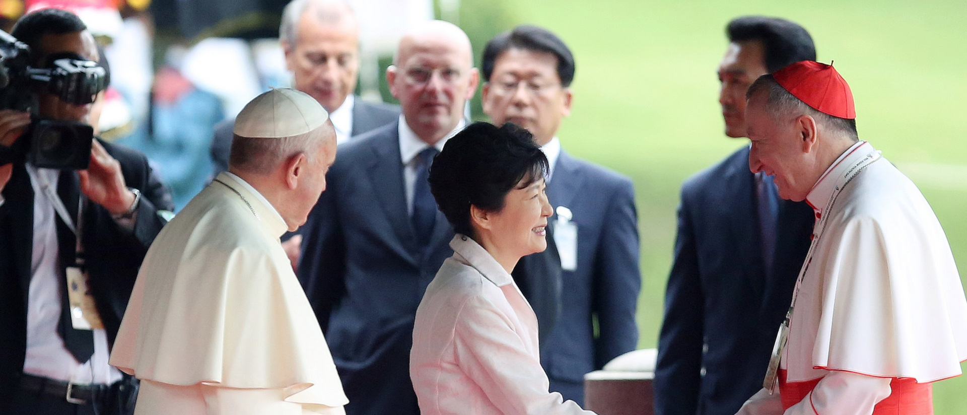 Ein Bild aus dem Jahre 2014: Park Geun-hye, damalige Präsidentin von Südkorea, mit Papst Franziskus und Pietro Parolin (rechts).