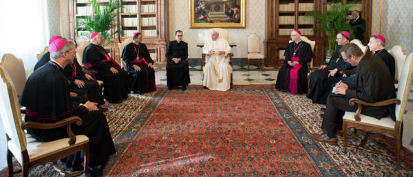 Papst Franziskus empfängt die Bischöfe der Schweiz beim Ad-limina-Besuch am 26. November 2021 im Vatikan. | KNA